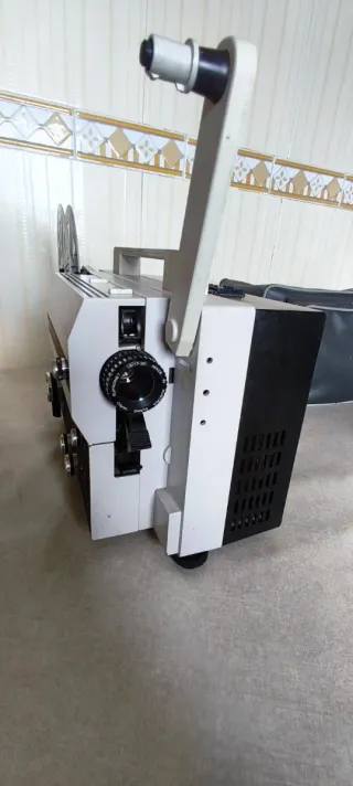 Proyector austriaco Eumig Mark S 807 D.