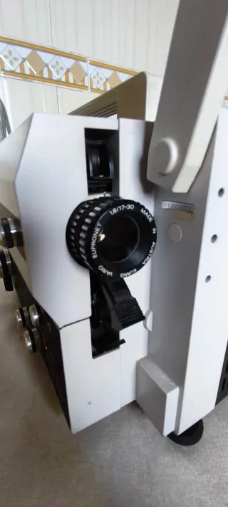 Proyector austriaco Eumig Mark S 807 D.