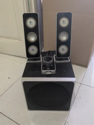 Logitech Z-4 2.1 con subwoofer potente