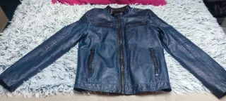 Cazadora azul efecto piel