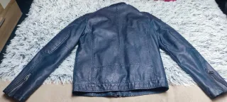 Cazadora azul efecto piel