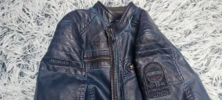 Cazadora azul efecto piel