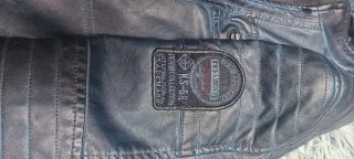 Cazadora azul efecto piel