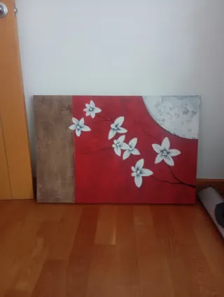 Cuadro flores blancas sobre fondo rojo
