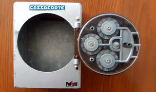 Cassaforte salvadanaio in metallo Polistil