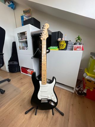 Fender Stratocaster Made in Mexico,Negra y Blanca