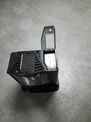 Estufa de parafina negra y plateada