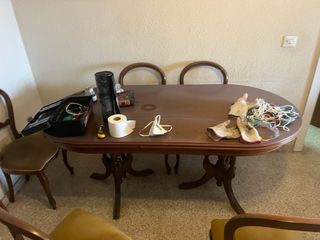 Mesa de comedor de madera