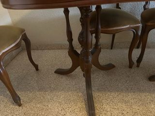 Mesa de comedor de madera