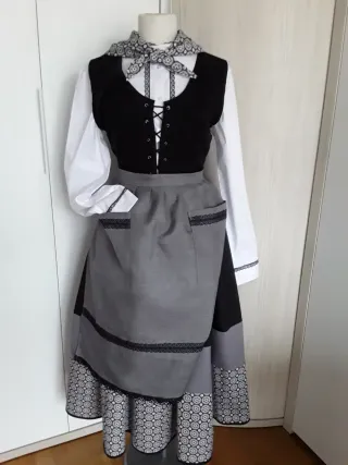 TRAJE NESKA-BASERRITARRA "145 EUROS "