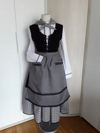 TRAJE NESKA-BASERRITARRA "145 EUROS "