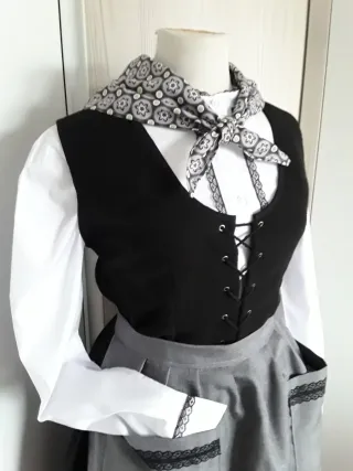 TRAJE NESKA-BASERRITARRA "145 EUROS "