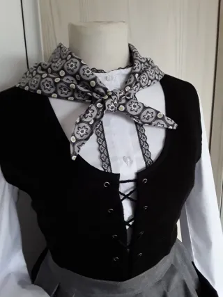 TRAJE NESKA-BASERRITARRA "145 EUROS "