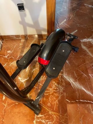 Bicicleta Elíptica Negra y Roja