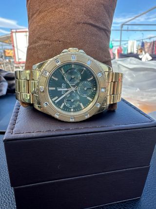 Reloj Festina Dorado y Verde.