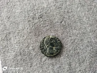 Moneda Romana Follis Valentiniano Reverso Victoria