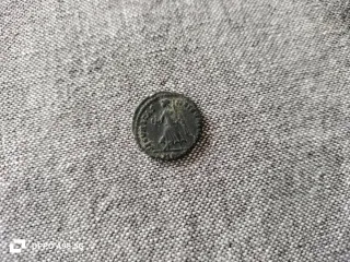 Moneda Romana Follis Valentiniano Reverso Victoria