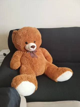 Oso de peluche marrón grande