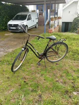 Bicicleta de paseo negra