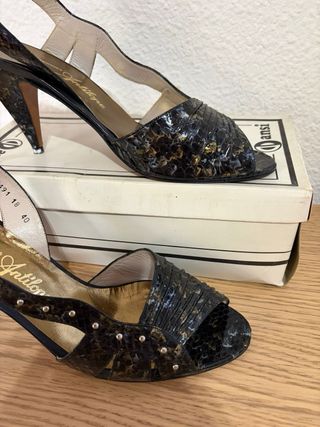 Zapatos de tacón Lucalsax negros y dorados