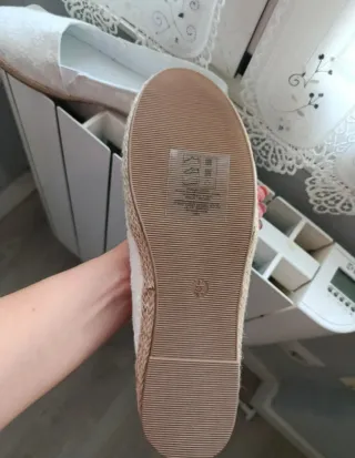 Alpargatas blancas bordadas