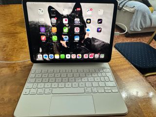 iPad Air 5 + Teclado Mágico + Lápiz