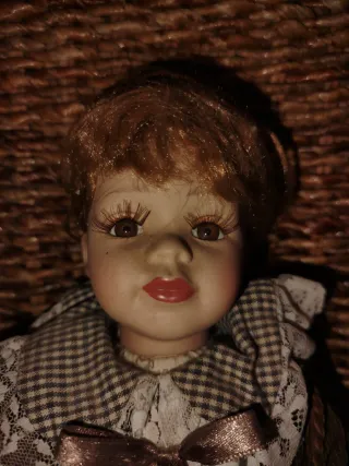 Muñeca de porcelana vintage