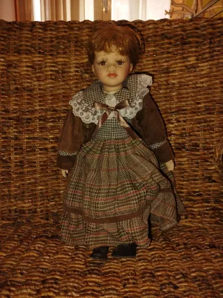 Muñeca de porcelana vintage