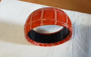 Bracciale rigido effetto coccodrillo