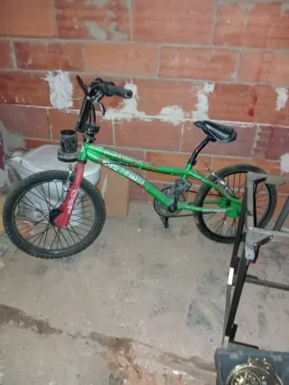 Bicicleta BMX Freestyle Verde