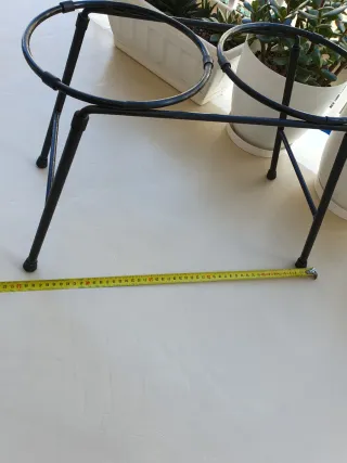 Soporte doble para macetas de hierro
