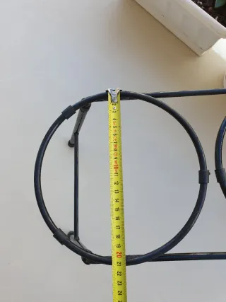 Soporte doble para macetas de hierro