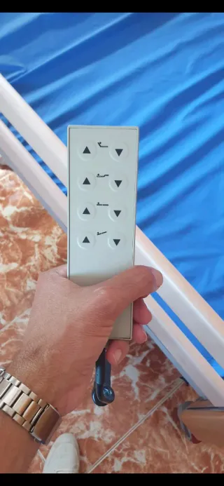 Cama articulada hospitalaria
