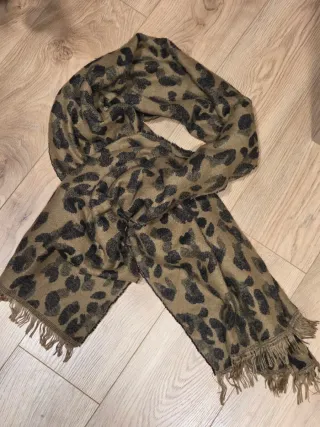 Bufanda con estampado animal print