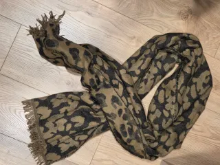 Bufanda con estampado animal print