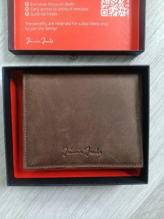 Cartera de piel marrón para caballero.