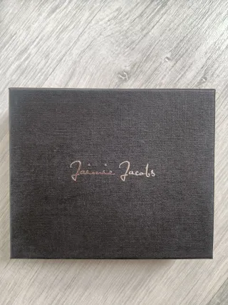 Cartera de piel marrón para caballero.