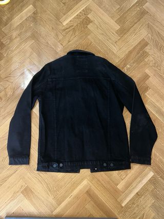 Chaqueta vaquera negra Zara