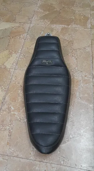Asiento Biltwell para Harley Sportster 86-03.