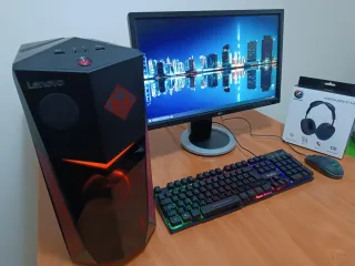 Pacchetto completo - PC da gioco Lenovo + periferiche
