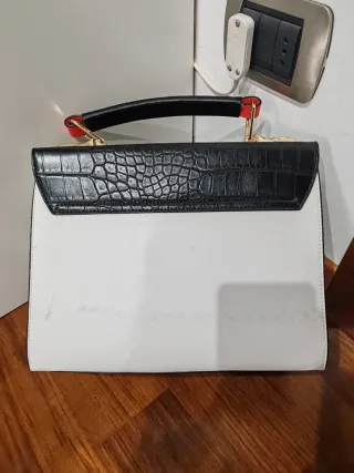 Borsa mano bianca e nera effetto coccodrillo