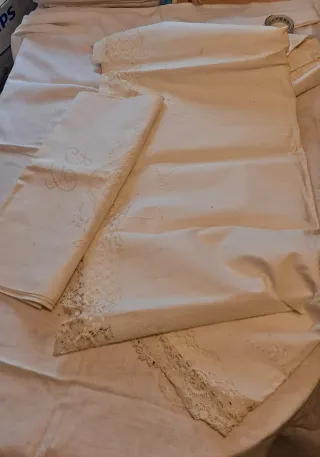 SABANA ENCIMERA Y FUNDA DE ALMOADA CON ENCAJES