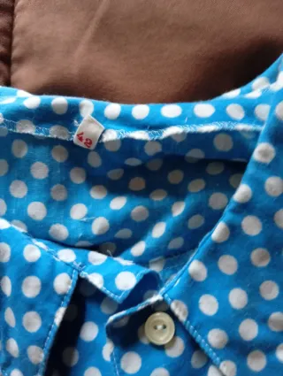 Blusa lunares azul y blanco