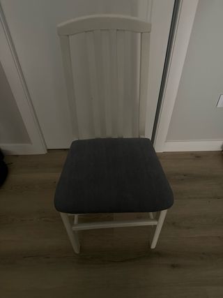 Silla de comedor blanca con asiento gris