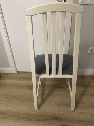 Silla de comedor blanca con asiento gris