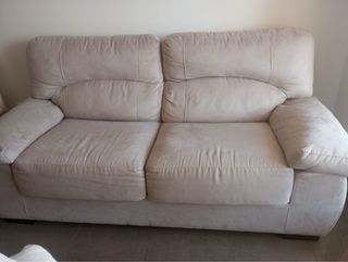 Sofá cama 2 plazas beige, en buen estado.