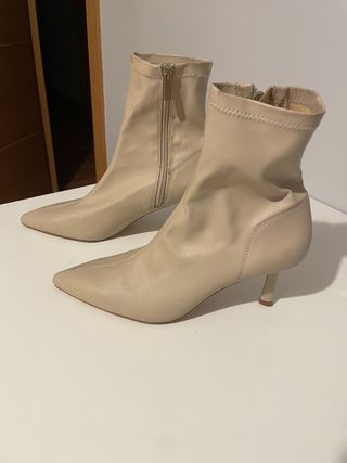 Botines crema Stradivarius talla 38