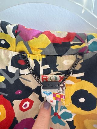 Cazadora Roxy Negra con Forro Estampado.