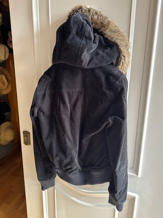 Cazadora Roxy Negra con Forro Estampado.