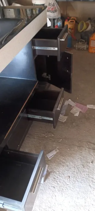 Mueble de baño negro y blanco